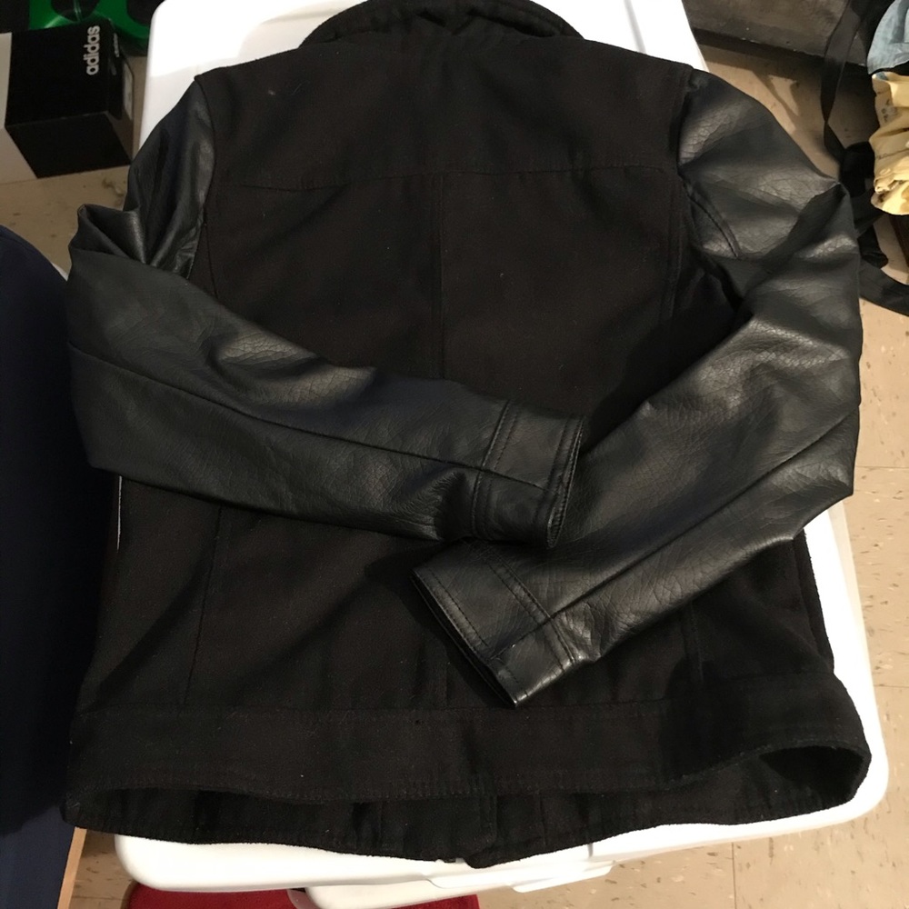 🧹Cute jacket 🧹 - Picture 3 of 5